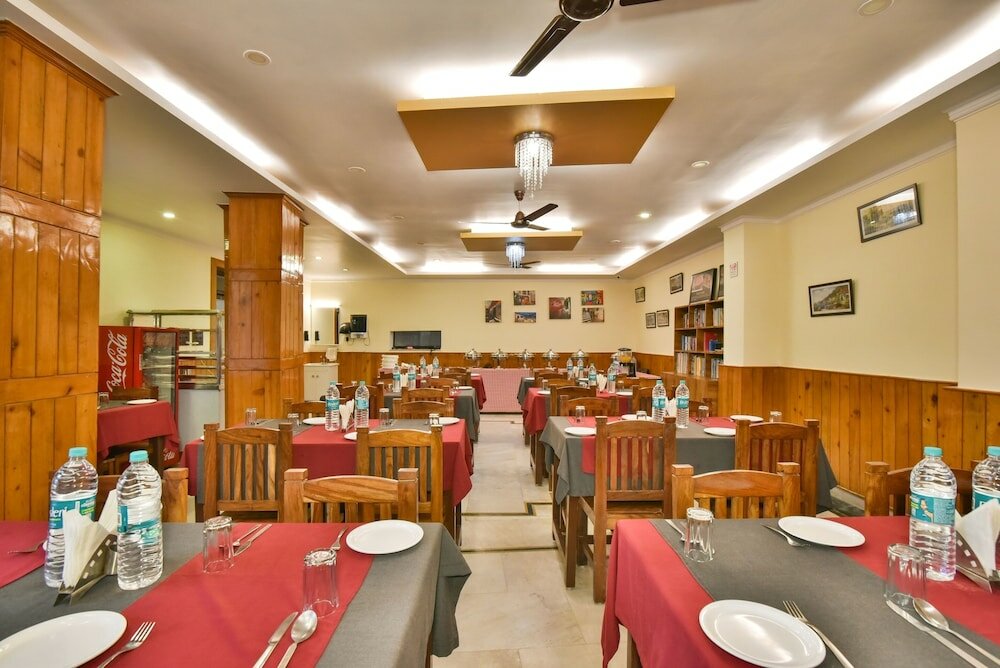 Фото The Posh hotel