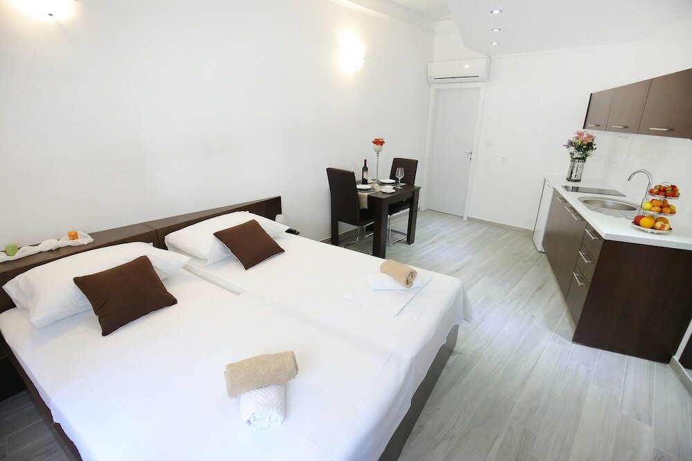 Фото Deluxe Mkc Apartments