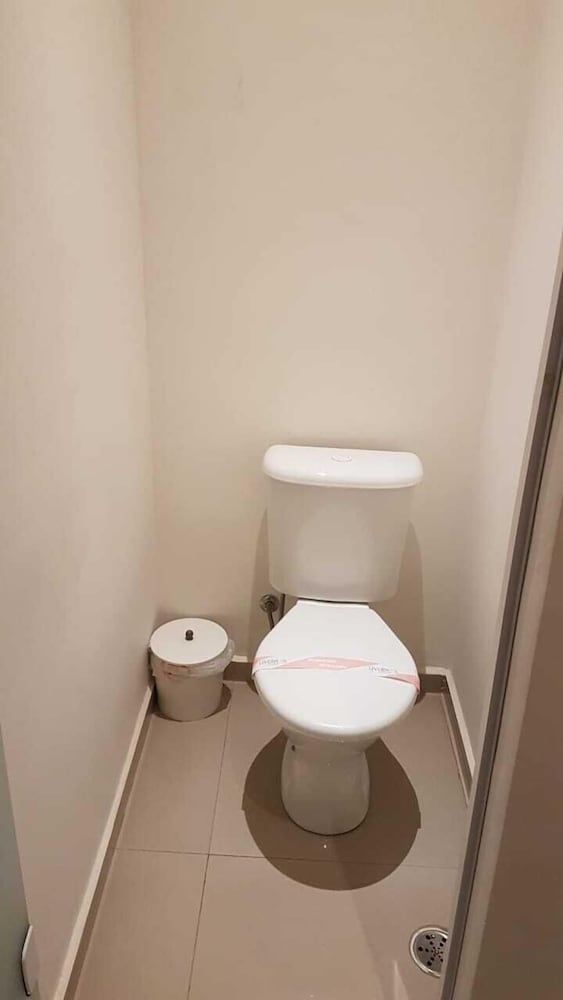 Фото Liverpool Hotel & Motel