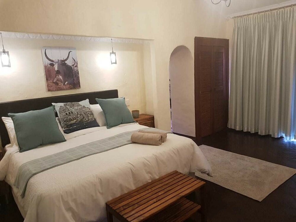 Фото Airport Tower Lodge