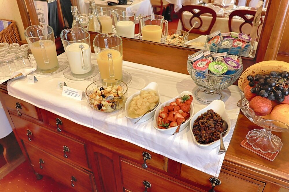 Фото Holcombe House