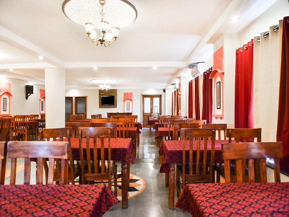 Фото Capital O 35409 Hotel Megh Niwas