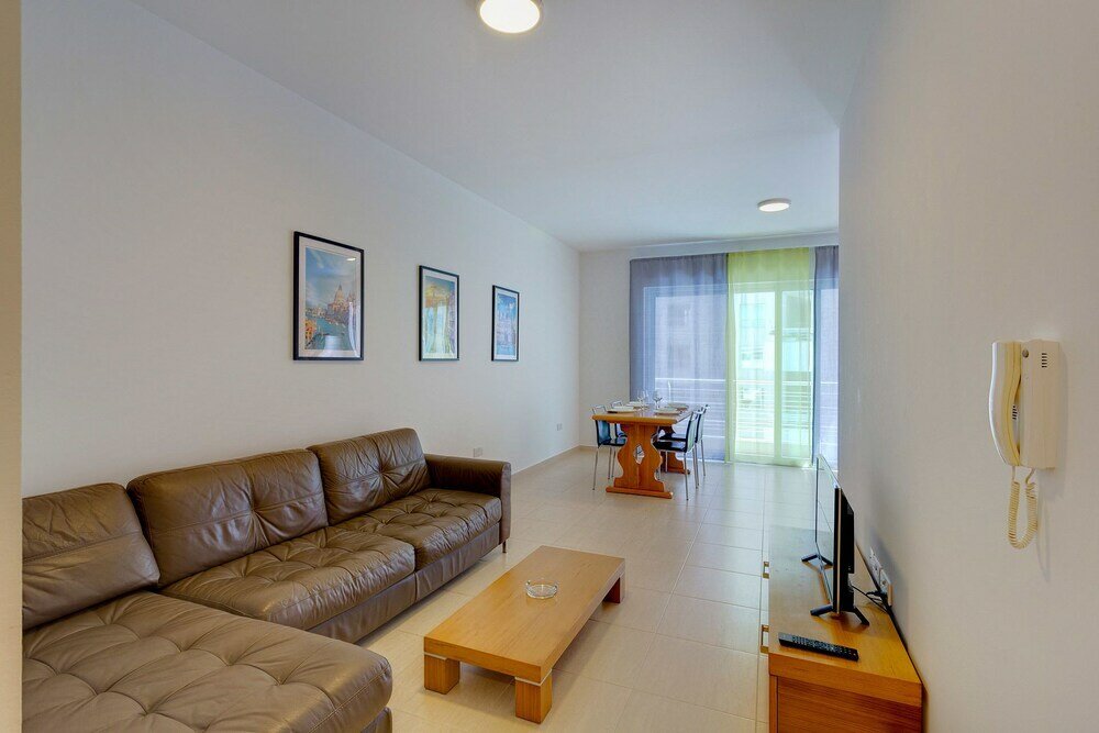 Фото 1 Bedroom Sliema Apartment, Best Location