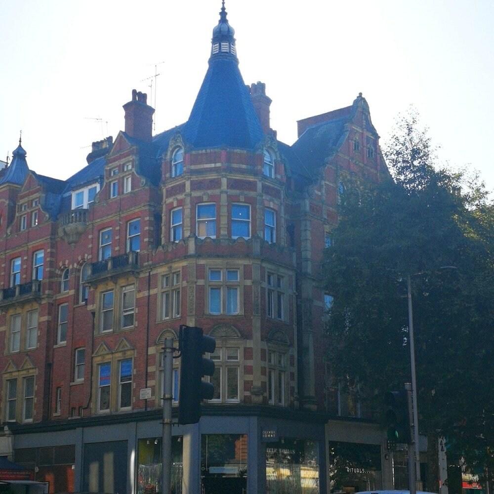 Фото Kensington Palace by Underground station