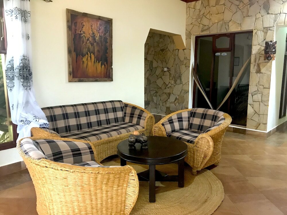 Фото Enyati Lodge