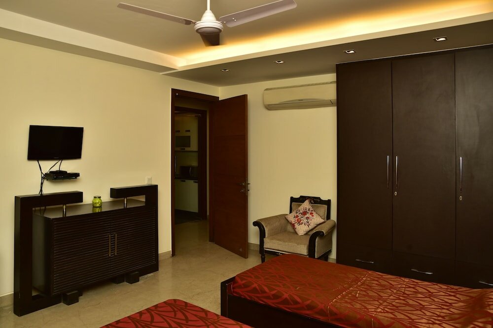 Фото Woodpecker Service Apartments Green Park