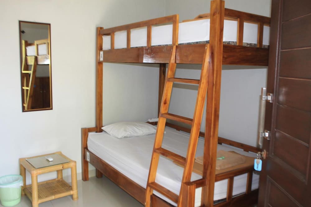 Фото Suwardika Homestay and Dormitory - Hostel