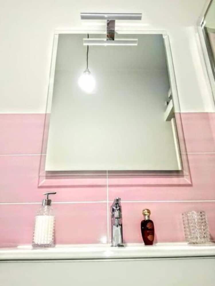 Фото Dimora Mastcarrir - Moderne camere in centro