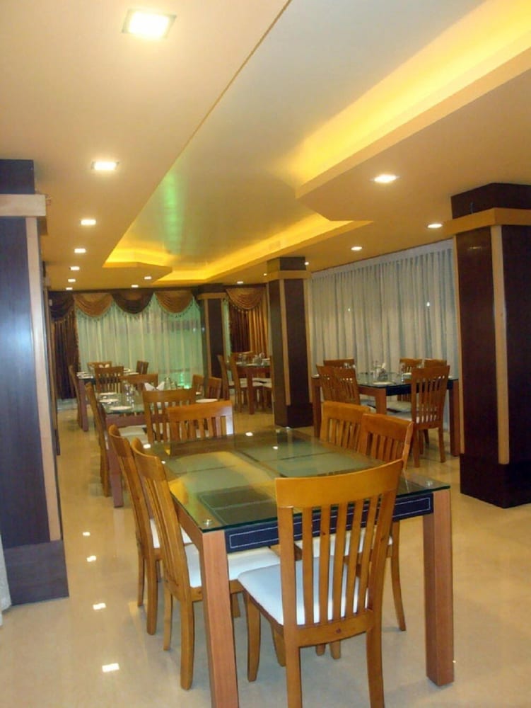 Фото Hotel Hilltop International