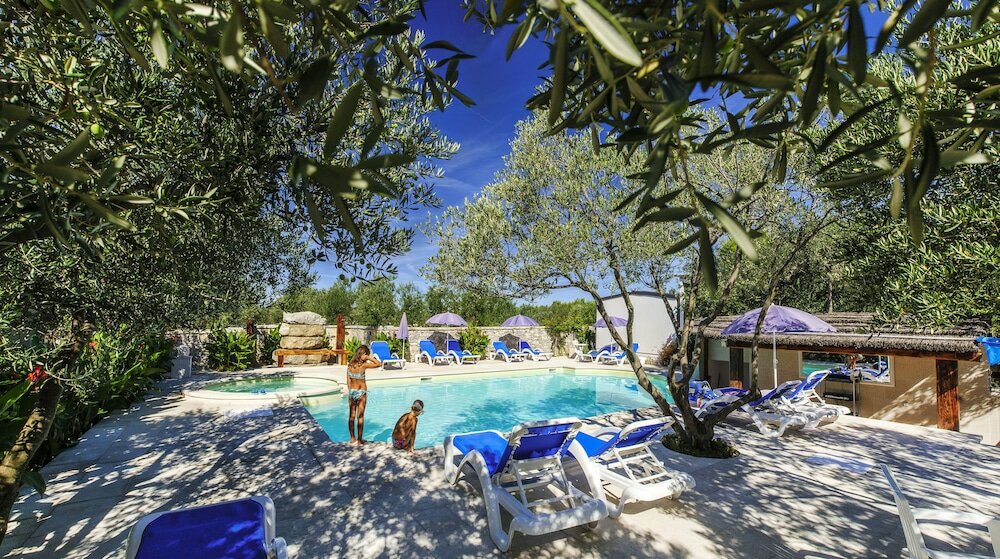 Фото Olive Garden Camp Resort