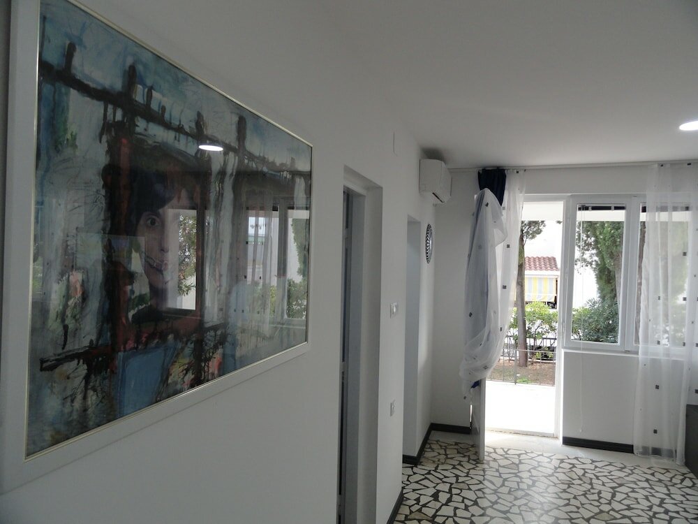 Фото Petrovac Holiday House with pool