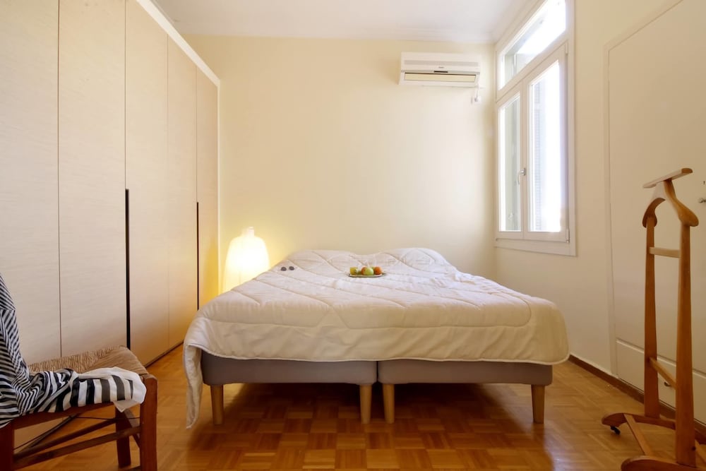 Фото Historic Plaka Apartments