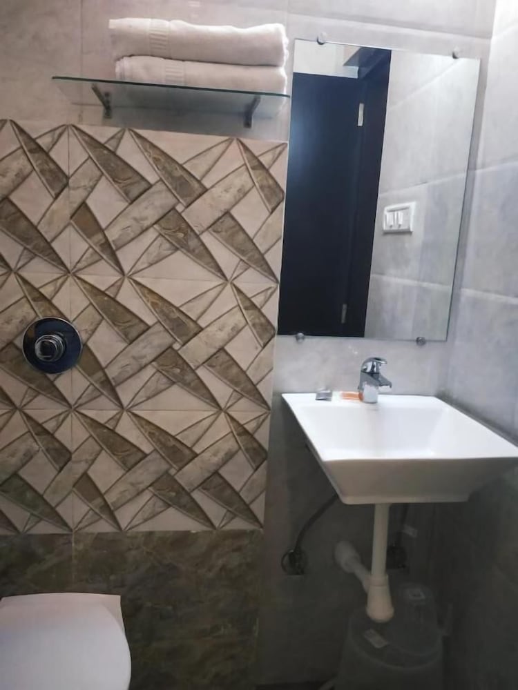 Фото Hotel Suryansh