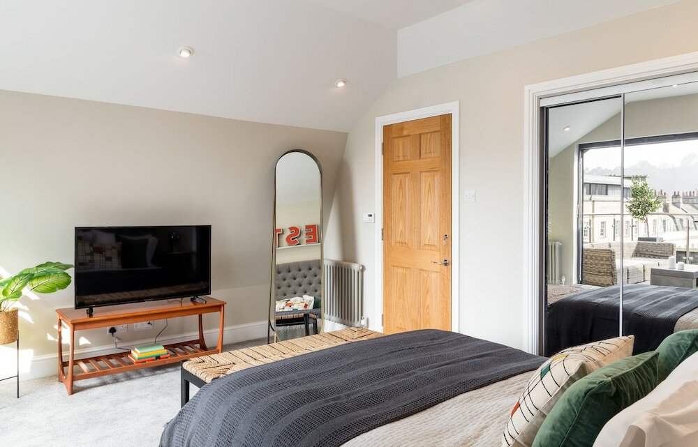 Фото Superior Stays Luxury Apartments - Bath City Centre