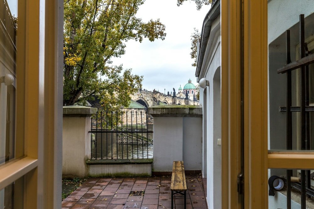 Фото Charles Bridge Hostel & Apartments