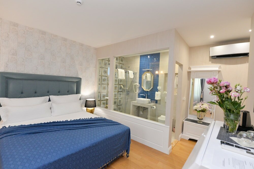 Фото The Duke Luxury Rooms