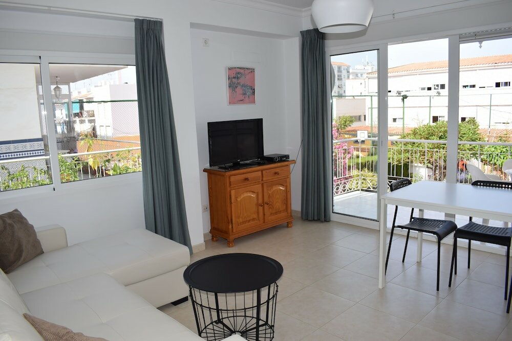 Фото Apartamentos El Jardin