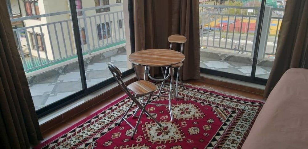 Фото Hotel Midpoint