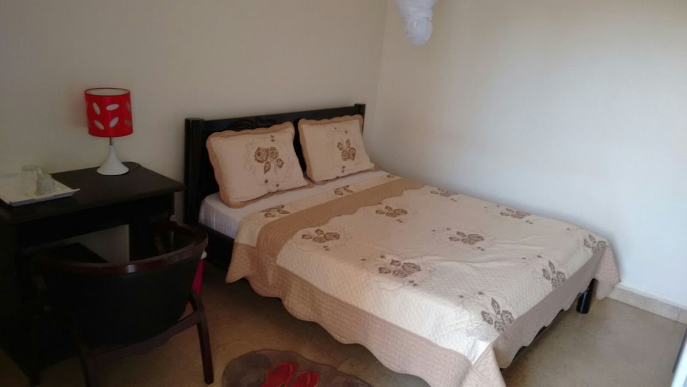 Фото United Motel Entebbe