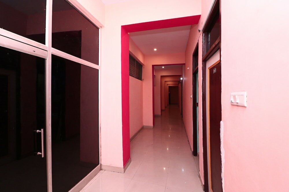 Фото Oyo 16905 The Rohtak Hyatt