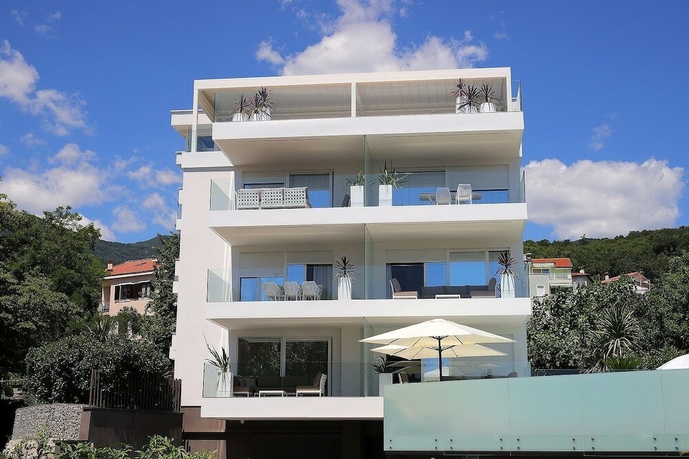 Фото Designed Apartment with Swimming Pool