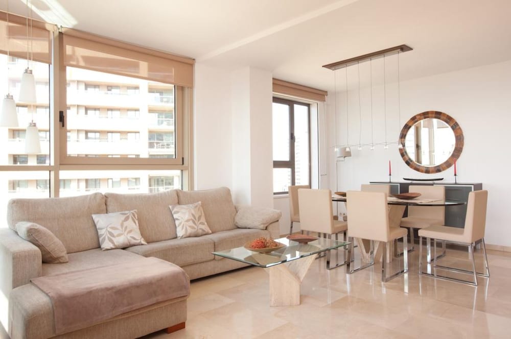 Фото Akira Flats Diagonal Mar