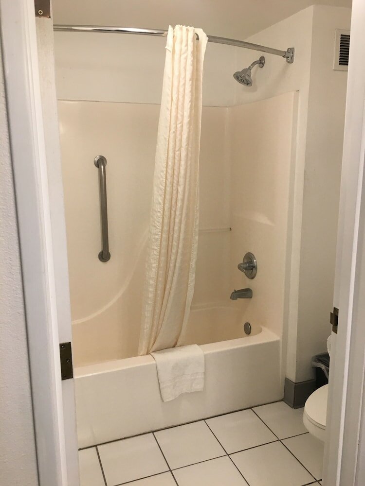 Фото Traveler's Inn