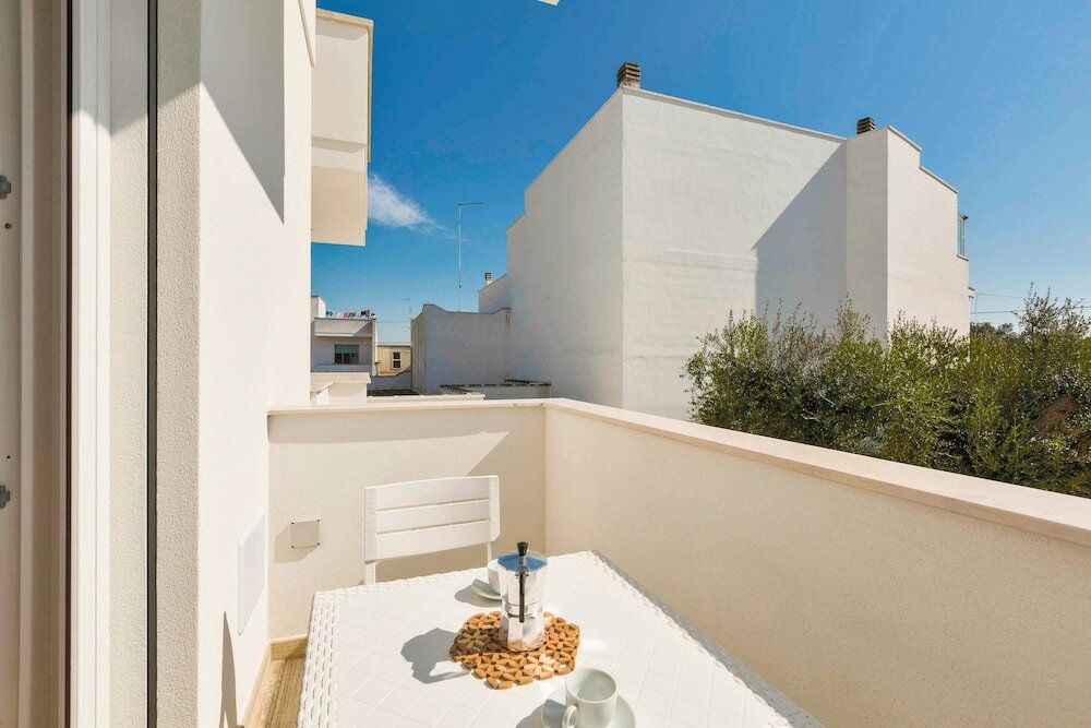 Фото Absolute Suite Apartments