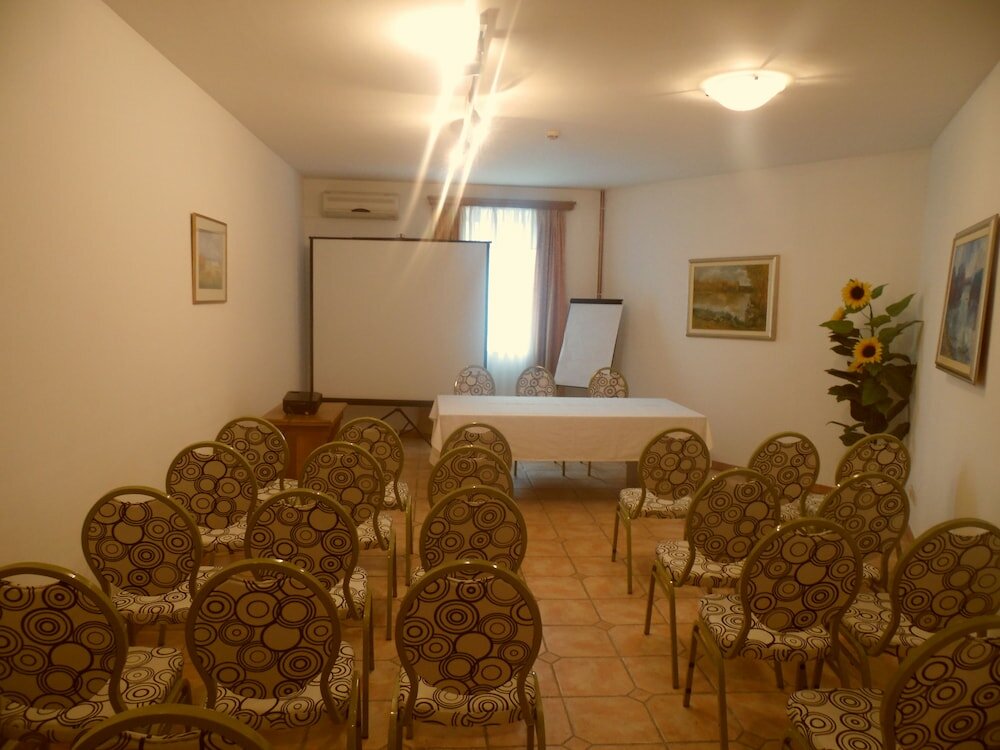 Фото Hotel Kralj Tomislav