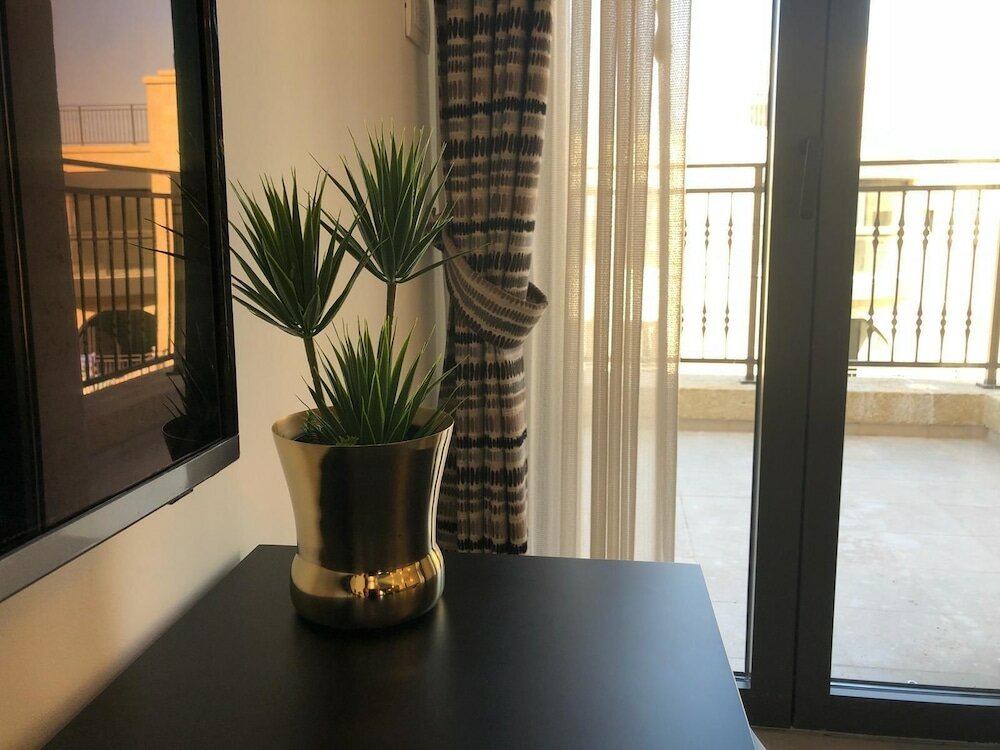 Фото New Luxurious 2br front old city Legacy