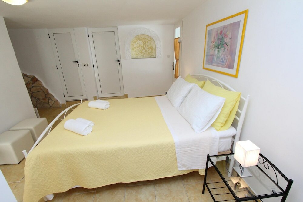 Фото Apartments Knezovic