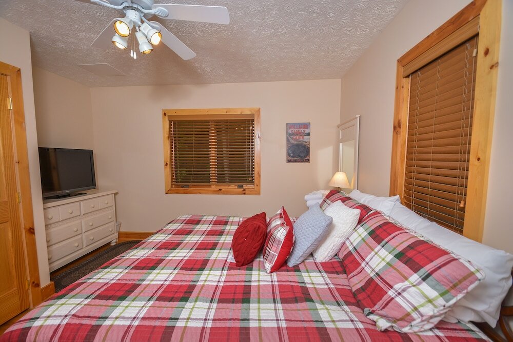 Фото Hootenanny 5 Bedroom House