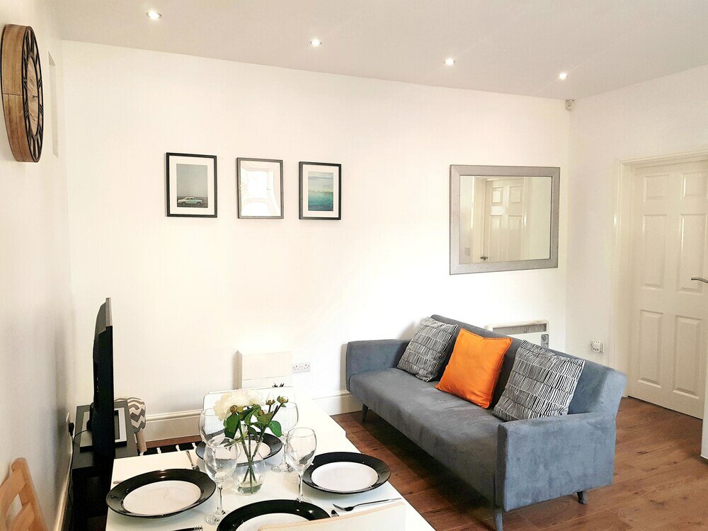 Фото BlueOne Serviced Apartments-Sandon House