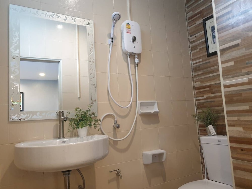 Фото Bhundaree Richy