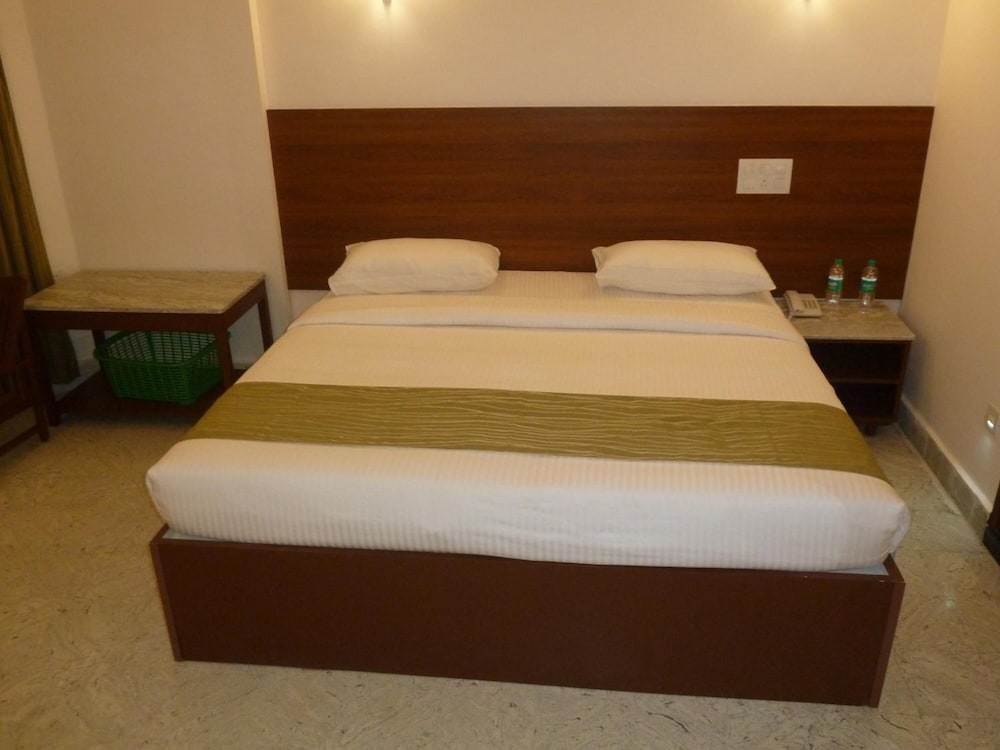 Фото Sree Parthi Hotel