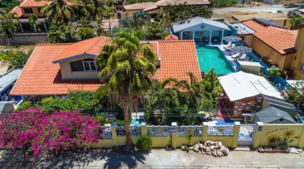 Фото Sunflower Villa Studios by Cmd