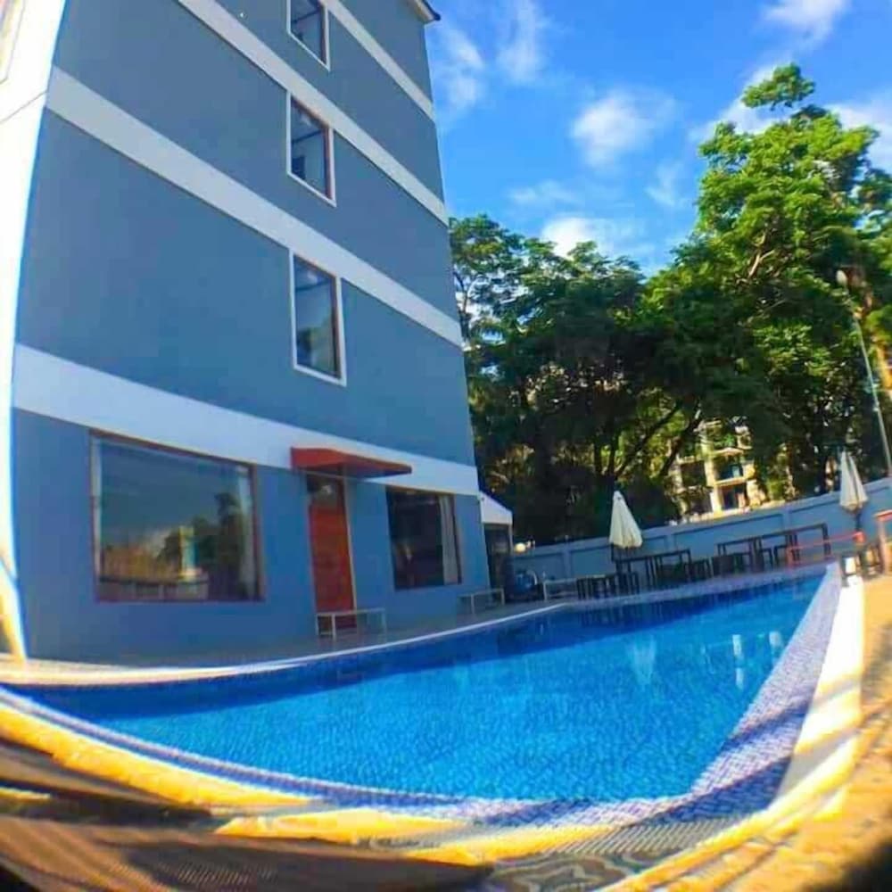 Фото NuttyPhoy Hotel