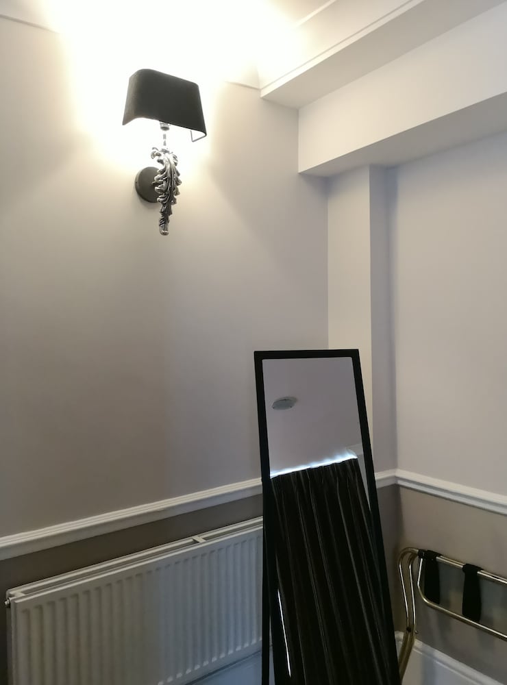 Фото The Tudor Hotel