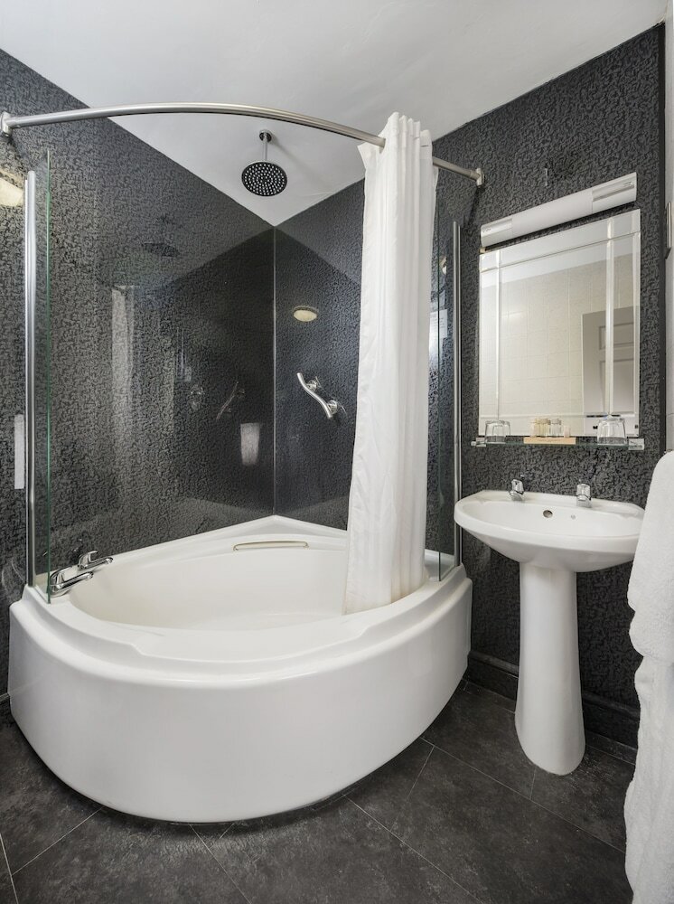 Фото Rags Hotel Bar & Restaurant