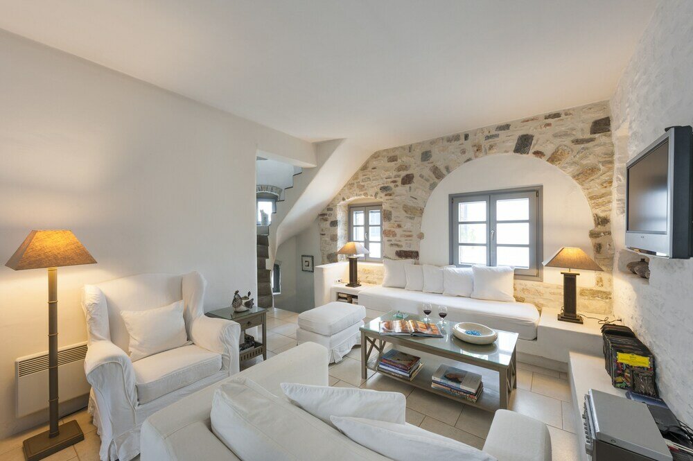 Фото Traditional Stone House in Kostos