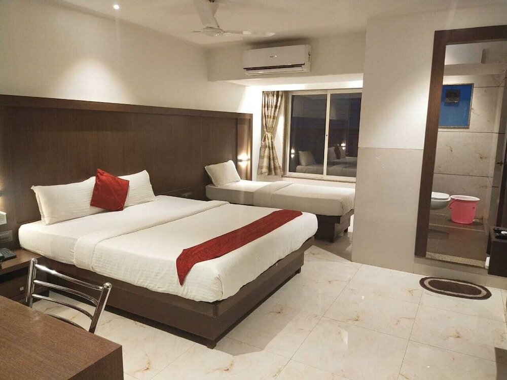 Фото Monarch Express