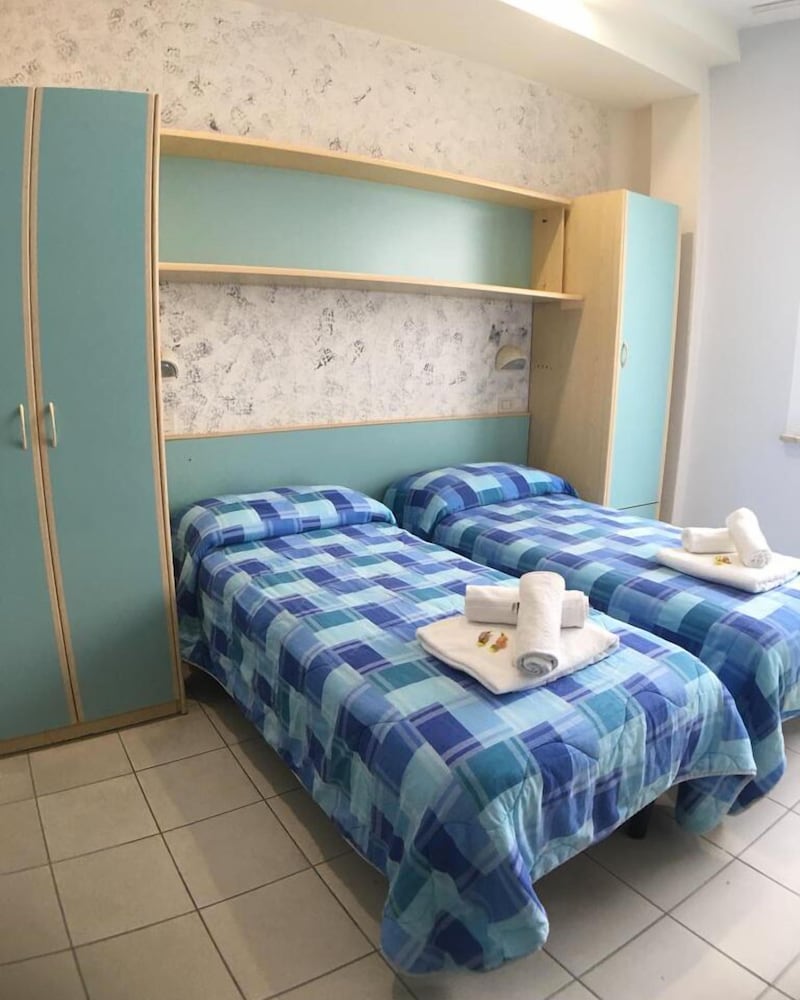 Фото Hotel Happy