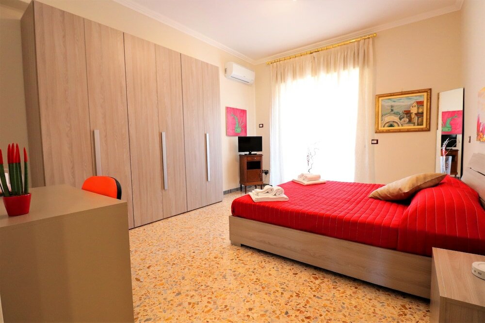 Фото Painter House