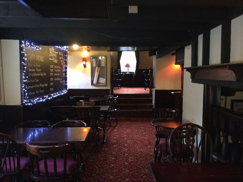 Фото Halfway House