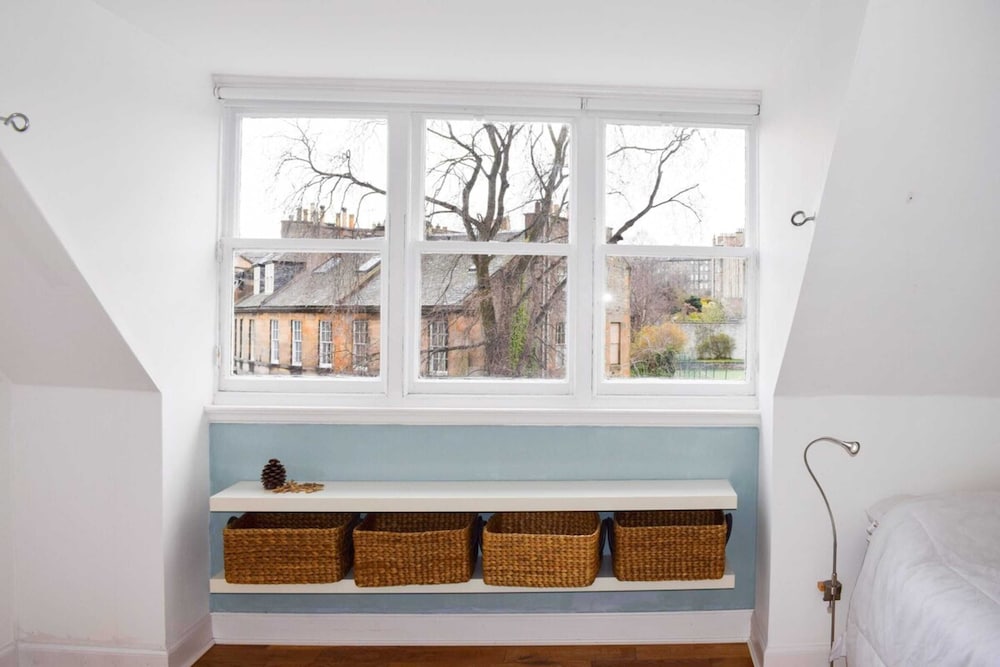 Фото Stylish Four Bedroom Stockbridge Home