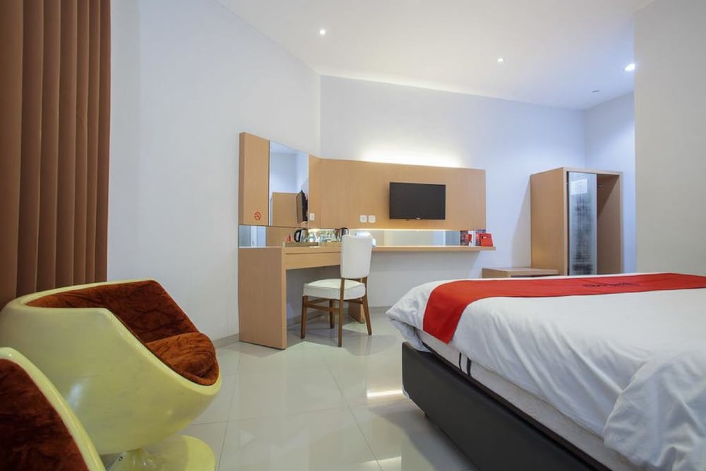 Фото RedDoorz Plus @ Idjen Boulevard Malang