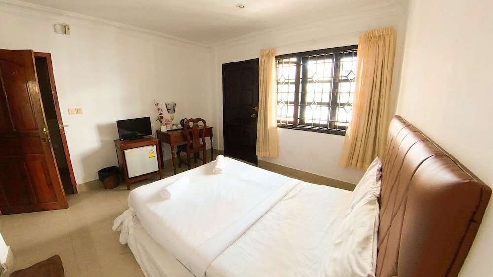 Фото The Riverside Hotel Phnom Penh