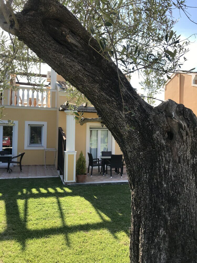 Фото L'Eremo Luxury Apartments