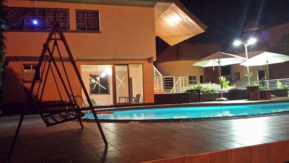 Фото Ponderosa Travel Lodge