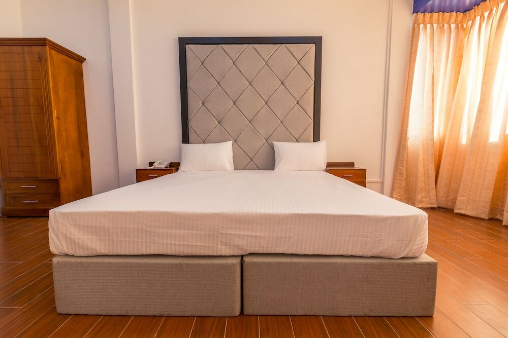 Фото Metro Port City Hotel